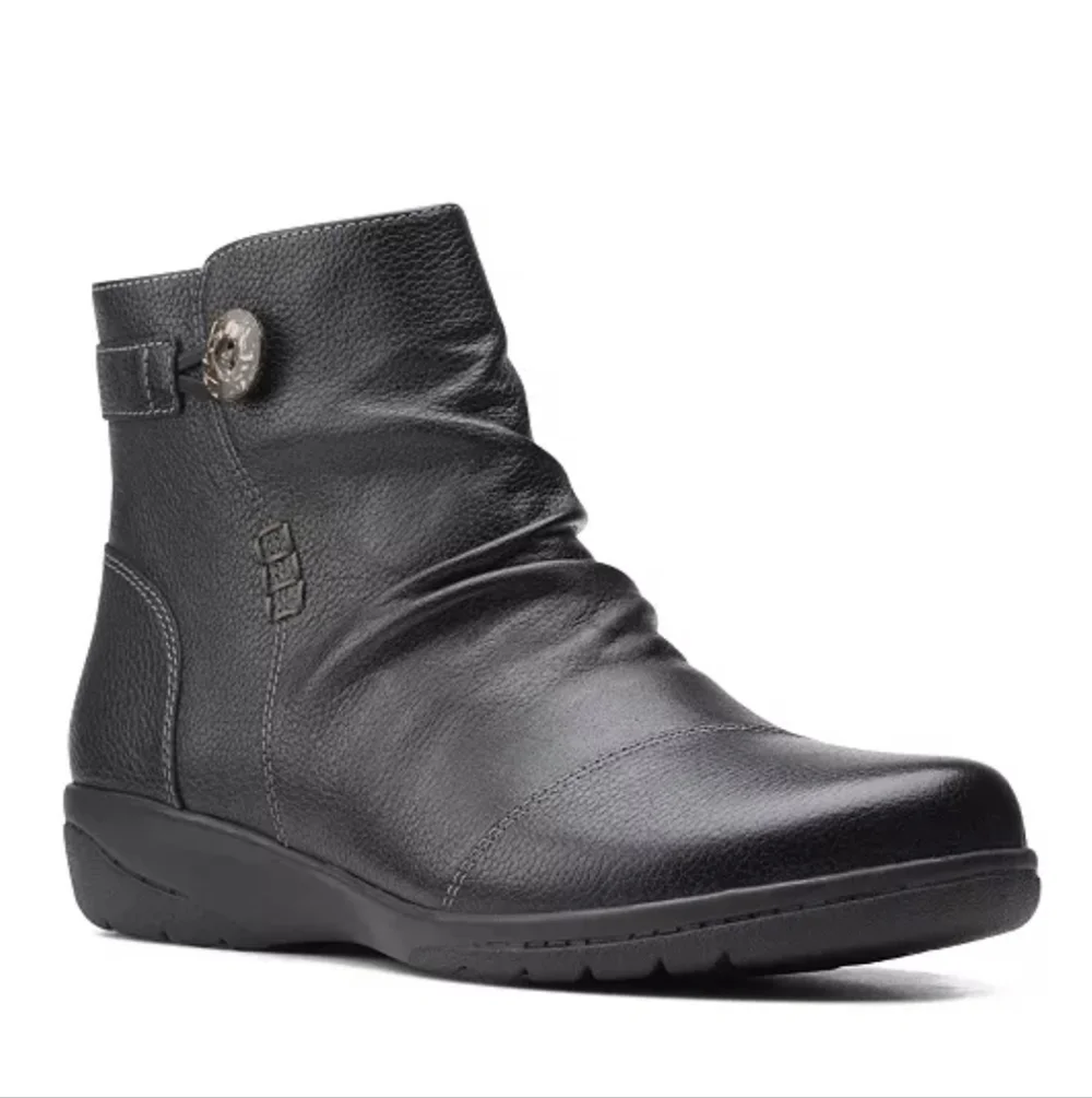 Clarks Collection Women's Cheyn Zoe Black Leather Ankle Boots Size 8W Comfort - Picture 1 of 12